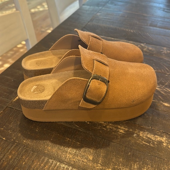 Platform clogs - Picture 1 of 5